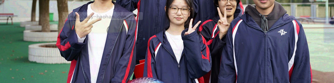 网格纸上被划改的字段示意，删除线与修正标记叠在等宽数字上